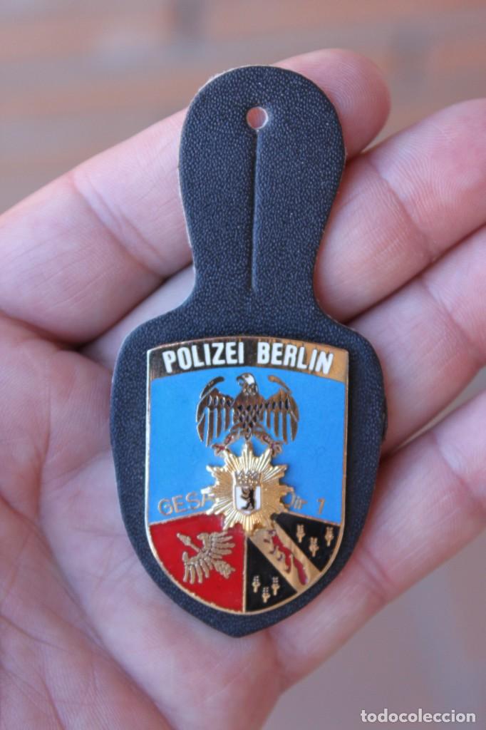 Militaria: EMBLEMA POLICIA BERLIN - Foto 1