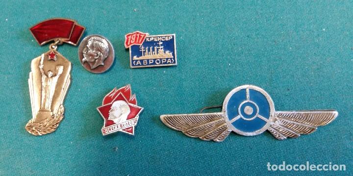 Militaria: Lote de insignias rusas - Foto 1