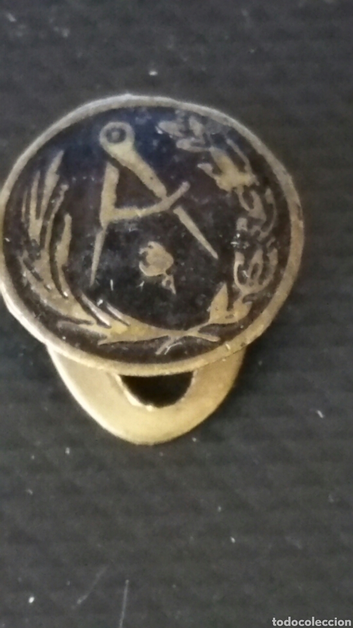 Militaria: Antigua insignia de solapa del colegio de Aparejadores