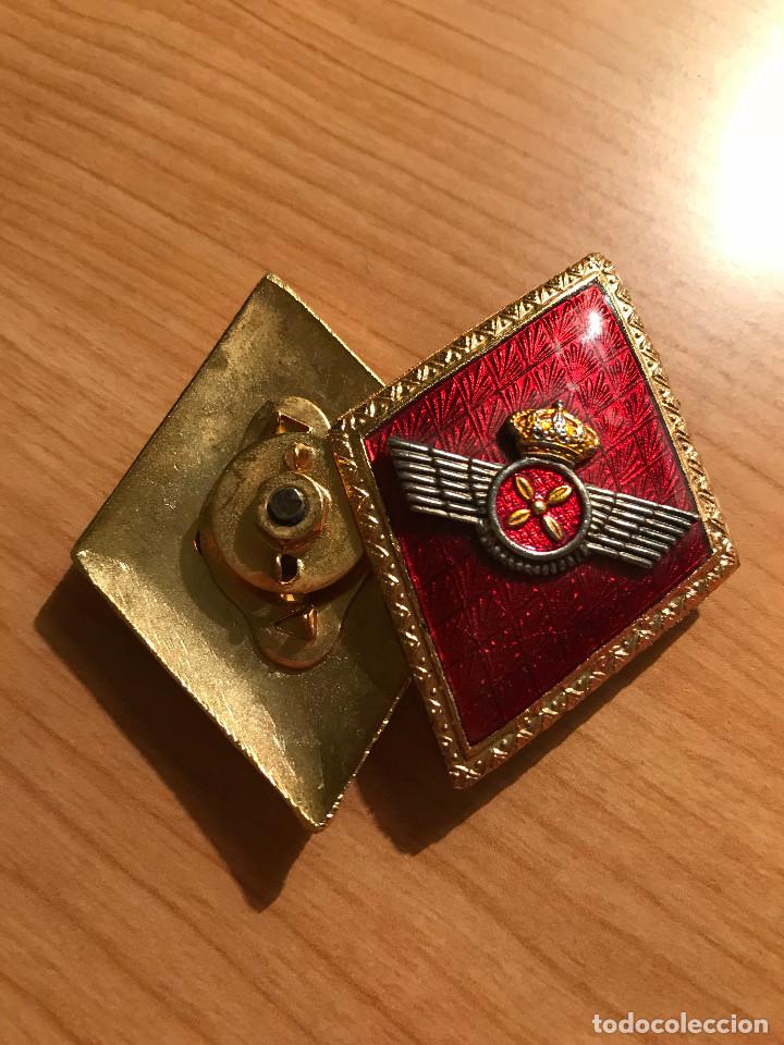 Militaria: PAREJA DE ROMBOS ESMALTADOS DEL EJERCITO DEL AIRE A ROSCA