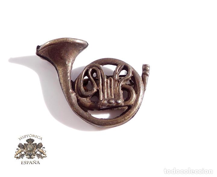 Militaria: INSIGNIA DE SOLAPA  CORNETA - Foto 1