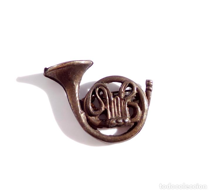 Militaria: INSIGNIA DE SOLAPA  CORNETA - Foto 2