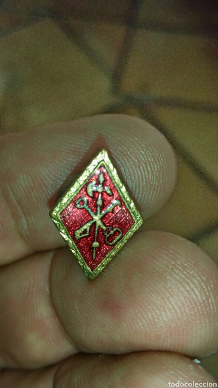Militaria: Antigua insignia de solapa de la Legi&oacute;n forma de rombo
