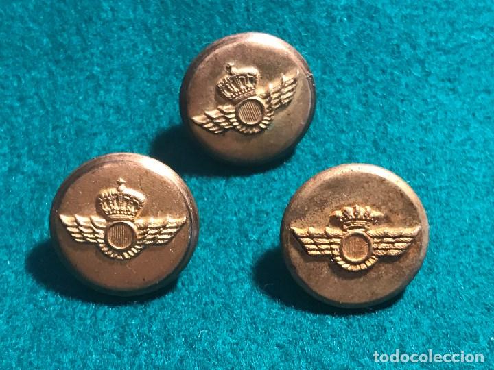 Militaria: V29- LOTE DE TRES   BOTONES PEQUE&Ntilde;OS DEL EJERCITO DEL AIRE.