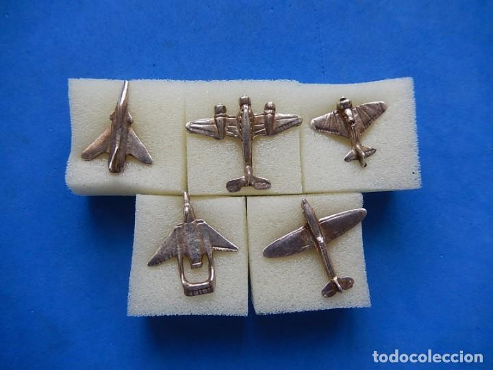 Militaria: Lote de cinco pins de aviones / avi&oacute;n. - Foto 1