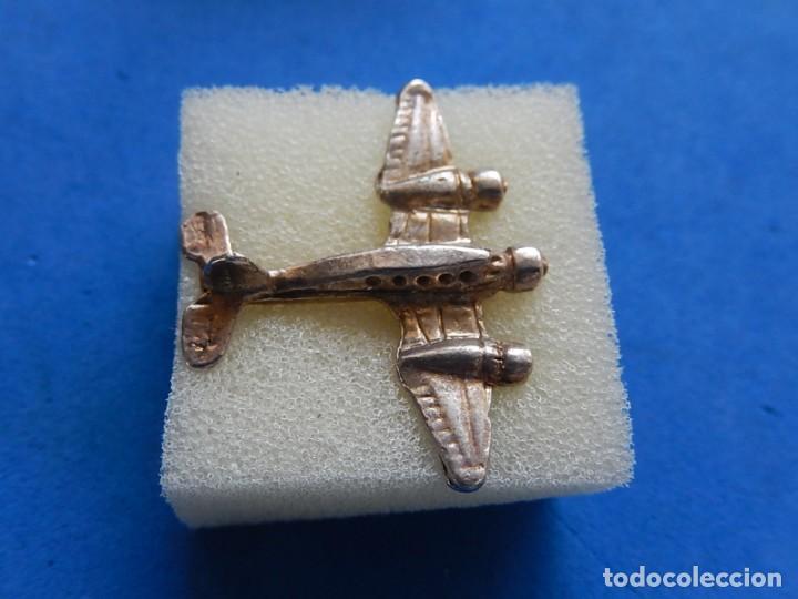 Militaria: Lote de cinco pins de aviones / avi&oacute;n. - Foto 4