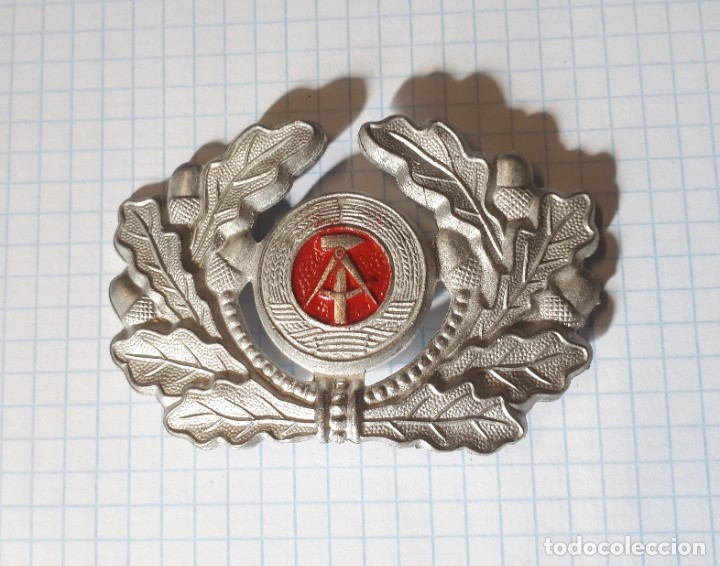 Militaria: Insignia para gorra de plato de la RDA - Foto 1