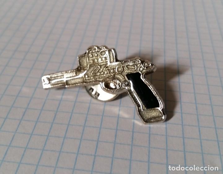 Militaria: Pin de pistola - Foto 1