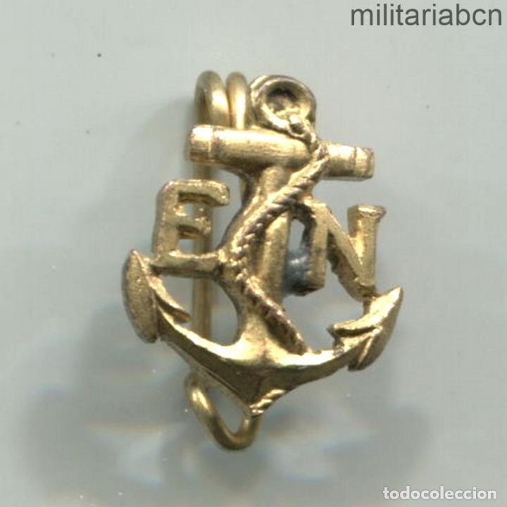 Militaria: Argentina. Insignia de solapa de la Escuela Naval.