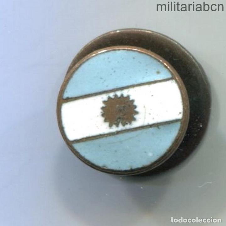 Militaria: Argentina. Insignia de solapa con la Bandera Nacional.