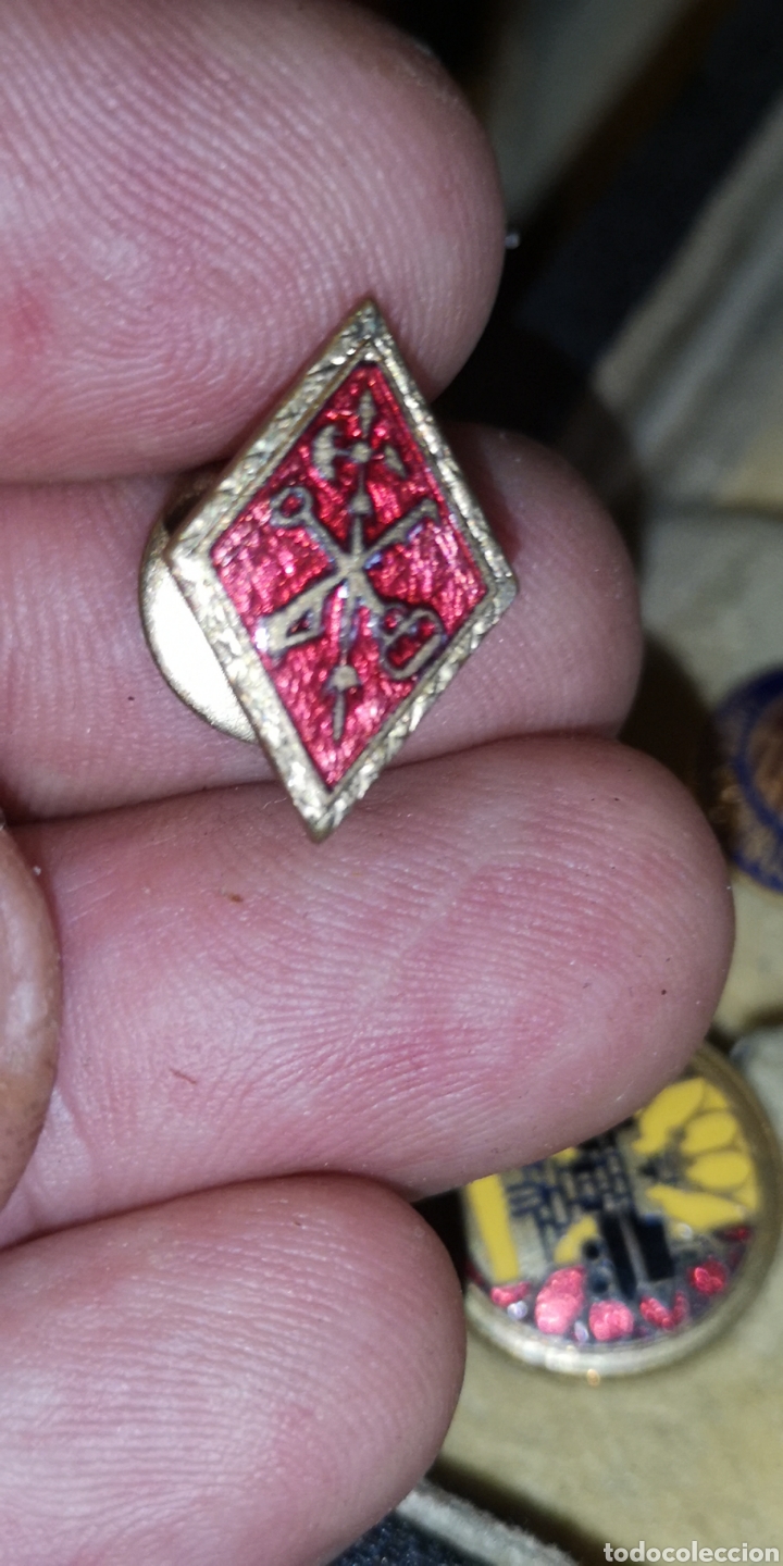 Militaria: Antigua insignia de solapa con el distintivo de la Legi&oacute;n en forma de rombo