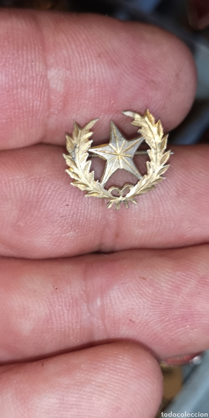 Militaria: Antigua insignia de Estado Mayor tipo solapa con imperdible podr&iacute;a ser plata dorada