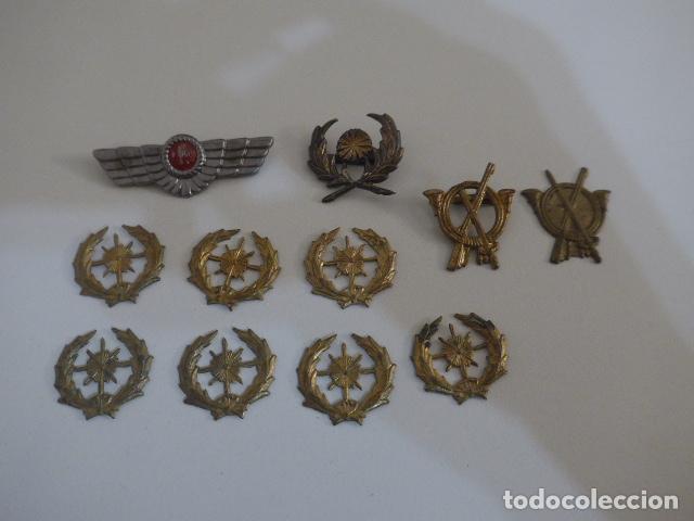 Militaria: Lote 11 antiguas insignias originales de guerra civil. variedad.
