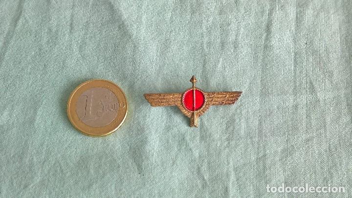 Militaria: Republica..ARTILLERIA ANTIAEREA ..GUERRA CIVIL..pequeña insignia