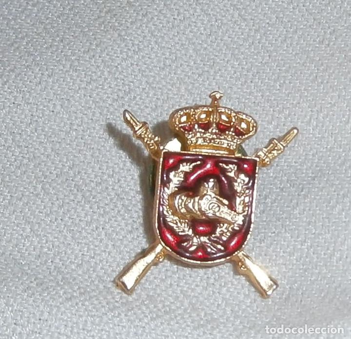 Militaria: pin acorazada