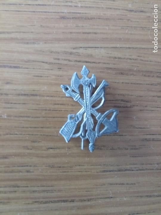 Militaria: Insignia falange franquista legi&oacute;n plata
