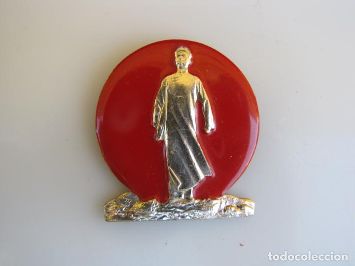 Militaria: 2- Insignia Mao