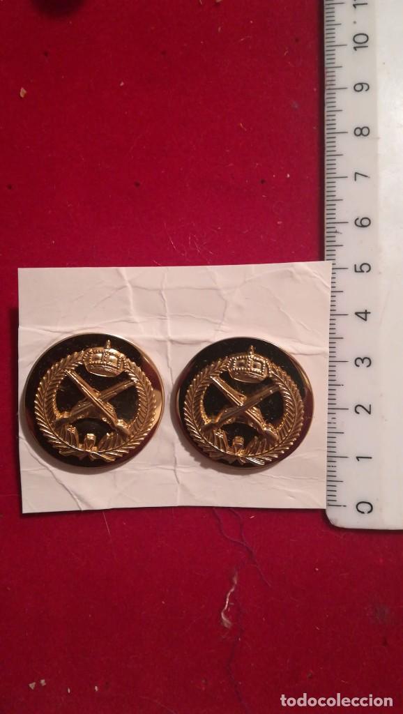 Militaria: 2 PINS MILITAR - Foto 1