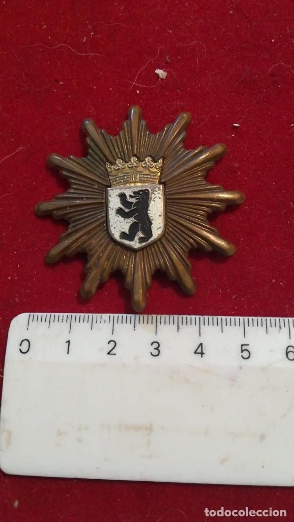 Militaria: Insignia gorra Polic&iacute;a Berl&iacute;n - Foto 1