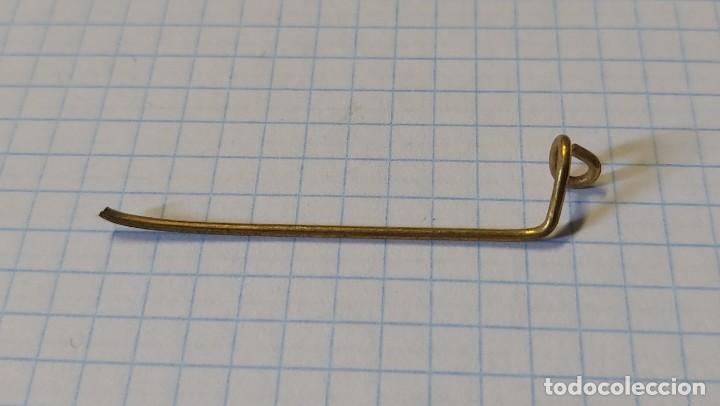Militaria: Aguja de placa incompleta - Foto 1