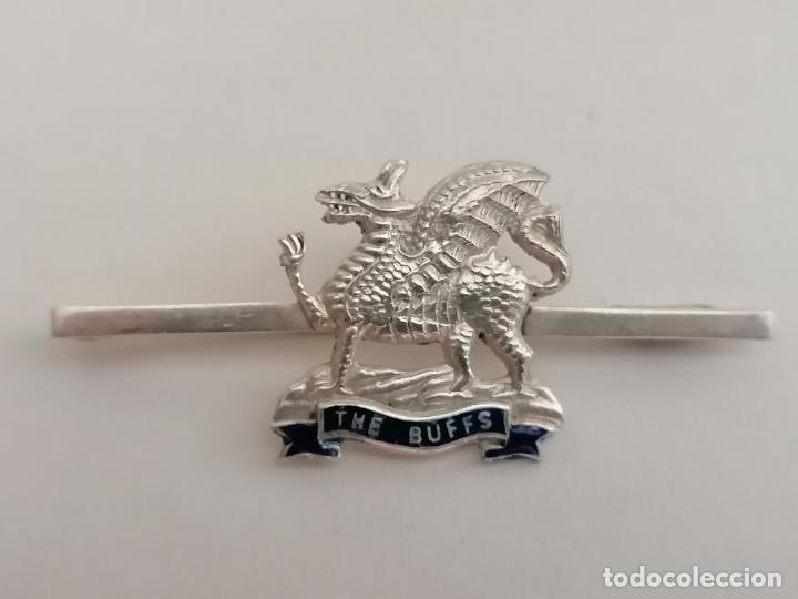 Military Antiques: INSIGNIA, THE BUFFS,, PLATA Y ESMALTES