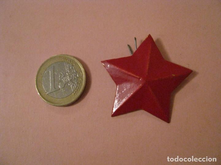 Militaria: INSIGNIA ESTRELLA ROJA DE LA GORRA. CHINA. - Foto 1