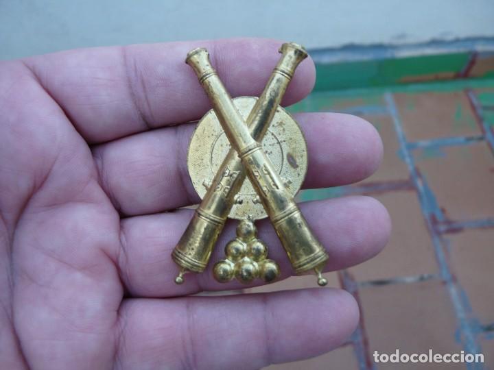 Militaria: EMBLEMA ARTILLERO APUNTADOR - II REP&Uacute;BLICA - ARTILLERIA