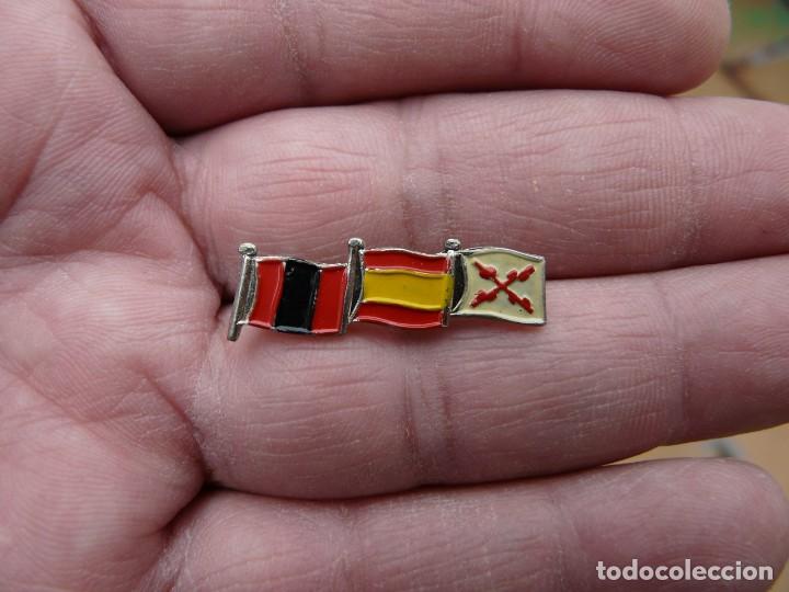 Militaria: INSIGNIA BANDERAS GUERRA CIVIL - FALANGE - ESPA&Ntilde;OLA - CARLISTA BANDERA