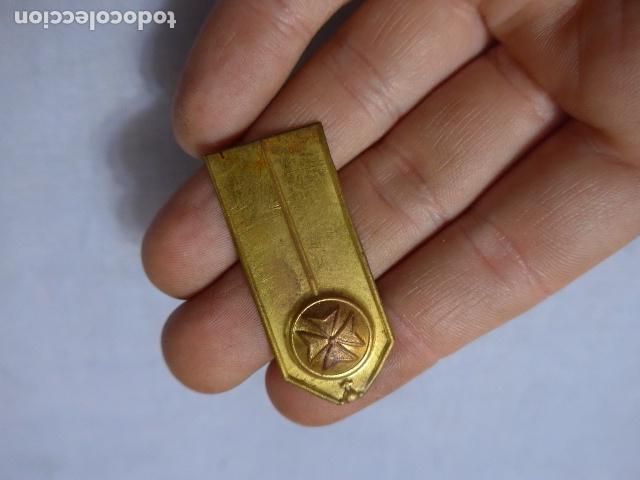 Militaria: ANTIGUA PRESILLA DE SANIDAD MILITAR PARA GORRA ROS EPOCA ALFONSO XIII