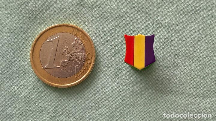 Militaria: Insignia Republica..Guerra civil..Republicana solapa..original