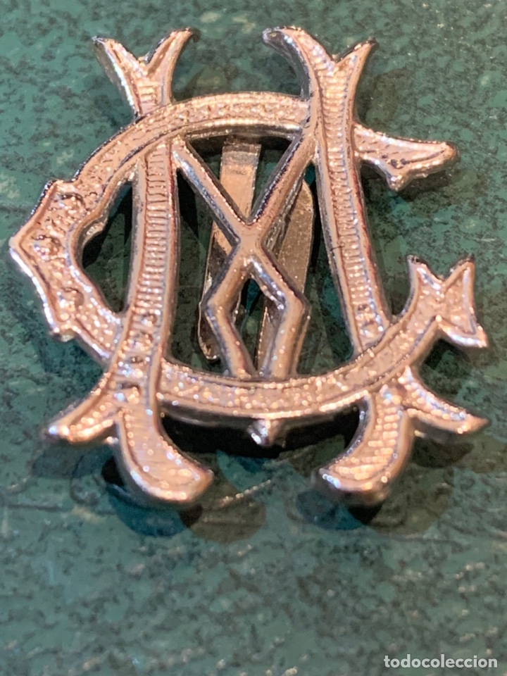 Militaria: Insignia cuello Letra (1ud) CM mide 2,5 x 2 cm plateada
