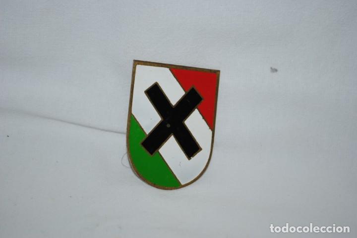 Militaria: INSIGNIA GUERRA QUIMICA .