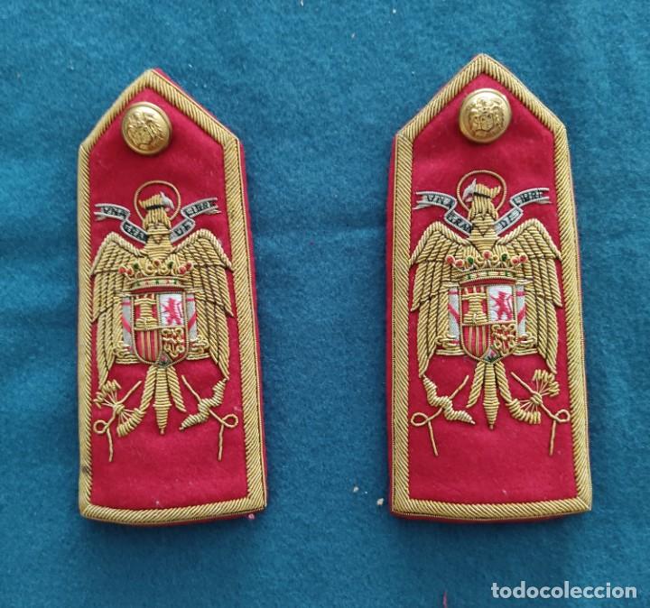 Military Antiques: PALAS DE OFICIAL DEL REGIMIENTO DE LA GUARDIA DE S.E.