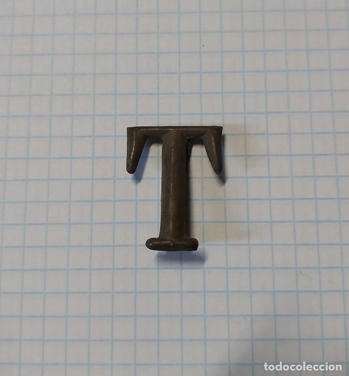 Militaria: Letra T, 2,2 cm - Foto 1