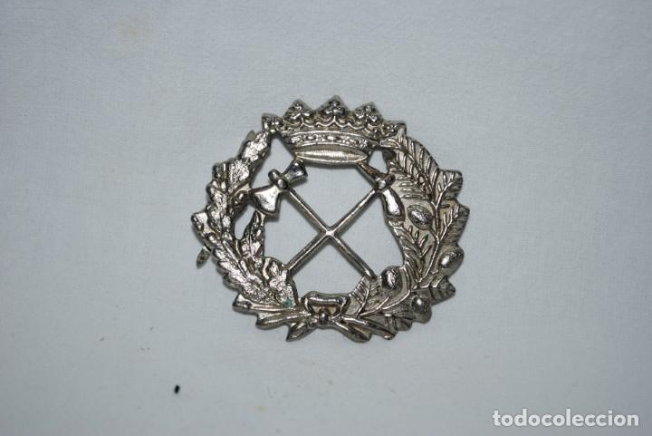 Militaria: ANTIGUA INSIGNIA MILITAR , A IDENTIFICAR .