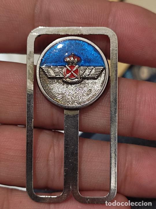 Militaria: EJERCITO AIRE MARCAP&Aacute;GINAS LOGO HELICE ALADA BAJO CORONA 5,5 CMS ALTO