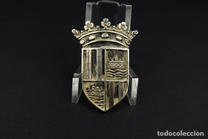 Militaria: Antigua Placa Escudo a Identificar