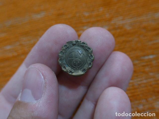 Militaria: Antigua insignia de la Agrupacion mutua del comercio y de la industria, Barcelona.