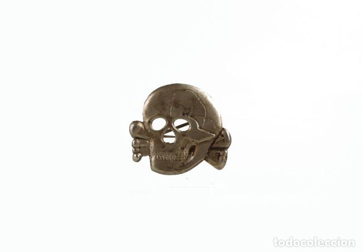 Militaria: Insignia en forma de calavera - aluminio - Foto 1