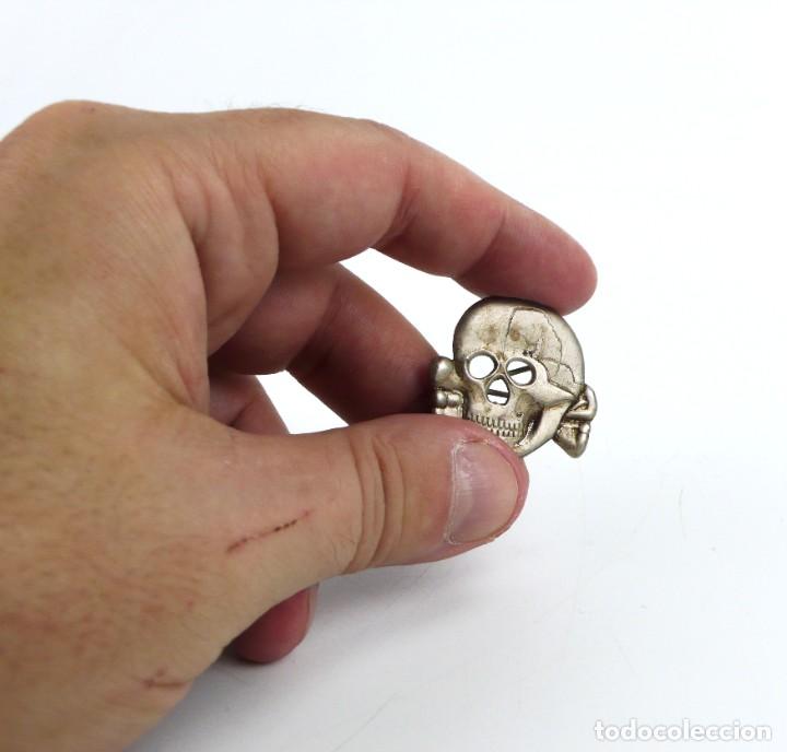 Militaria: Insignia en forma de calavera - aluminio - Foto 3