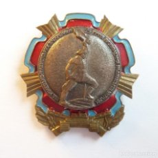 Militaria: RUSIA - URSS - EMBLEMA 25 ANIVERSARIO LIBERACIÓN DE LA UCRANIA SOVIÉTICA - SEGUNDA GUERRA MUNDIAL. Lote 291323763