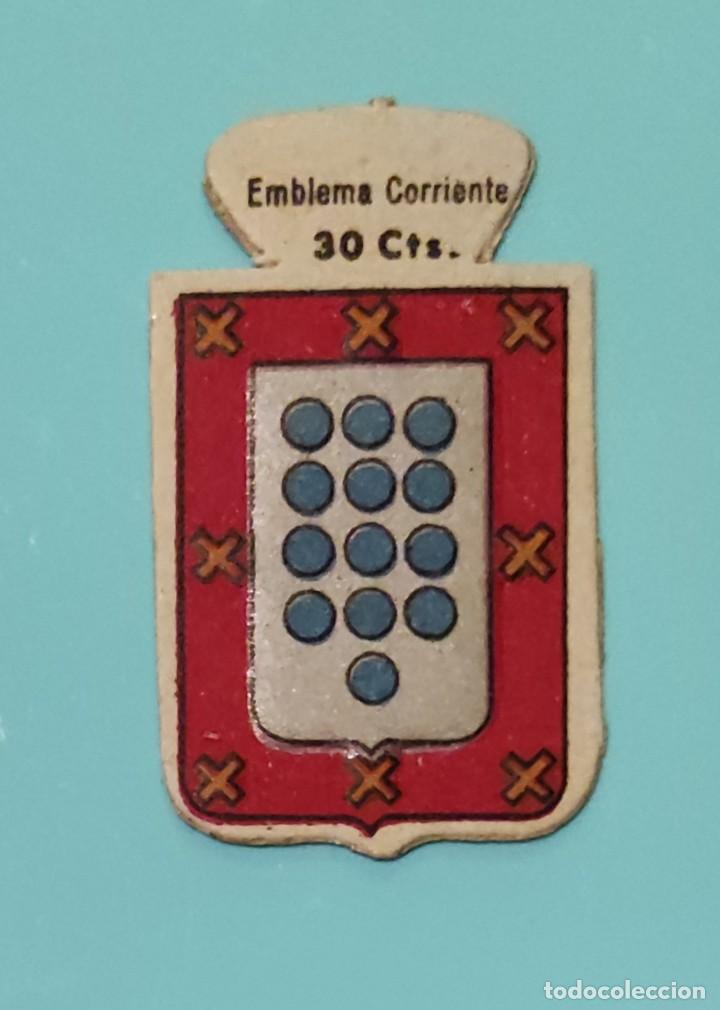Militaria: Emblema corriente auxilio social serie B n⁰32. VEL&Aacute;ZQUEZ