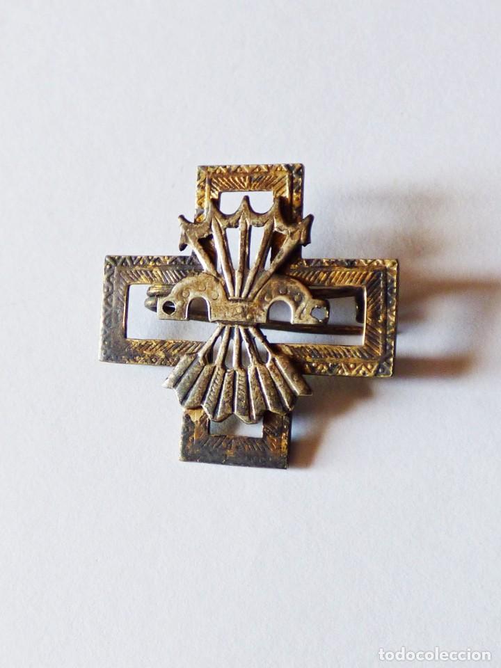 Militaria: EMBLEMA DE FALANGE ESPA&Ntilde;OLA EN PLATA Y PLATA DORADA 1934 - 37