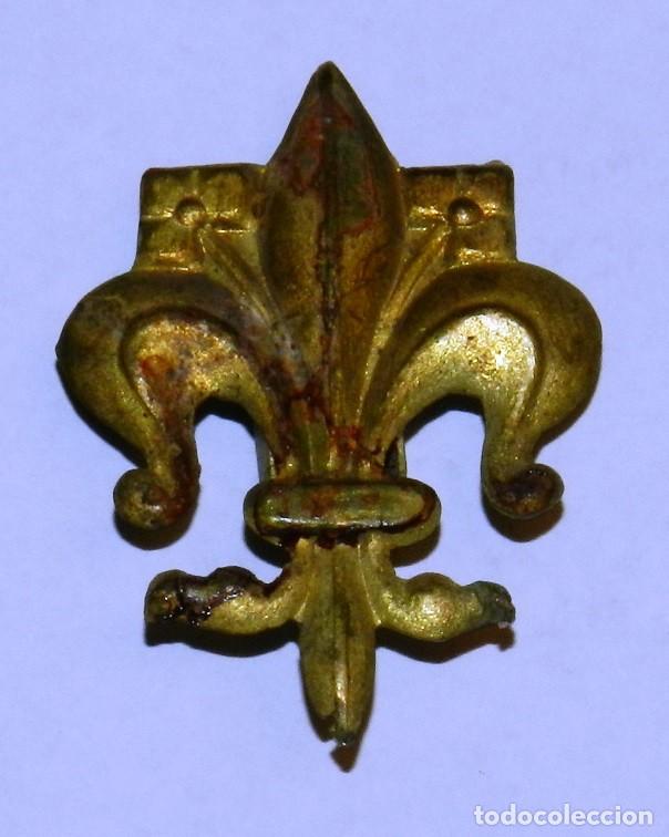 Militaria: Insignia metalica para cordón de flor de Lis de los Boy Scouts o Carlismo, mide 4 cms. - Foto 1 - 305152258
