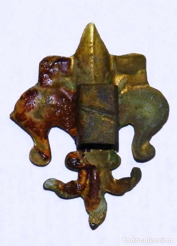 Militaria: Insignia metalica para cordón de flor de Lis de los Boy Scouts o Carlismo, mide 4 cms. - Foto 2 - 305152378