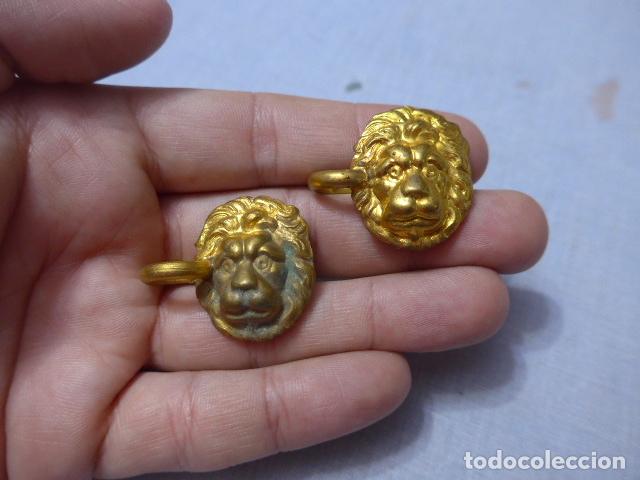 Militaria: * Lote 2 antiguo emblema de leon para casco de caballeria de Alfonso XIII, originales. ZX
