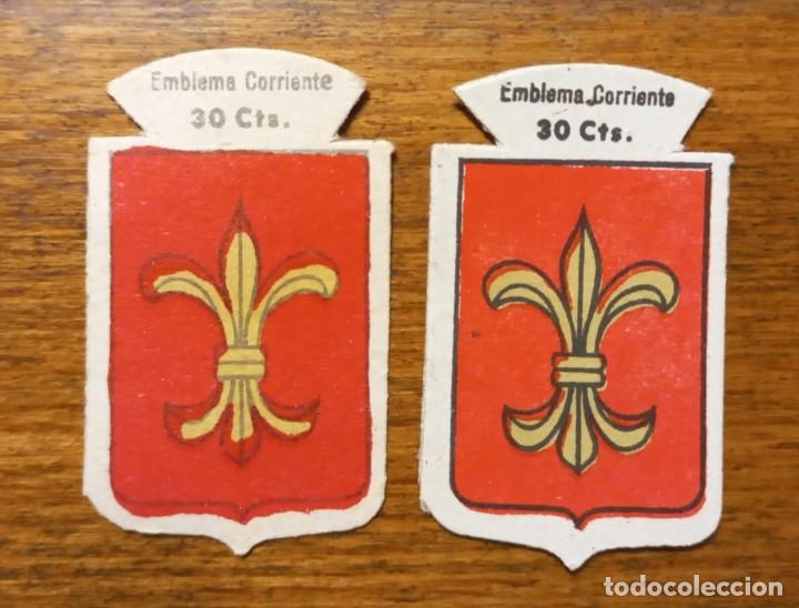 Militaria: 2 Emblemas auxilio social, corrientes .Serie B, N&ordm; 238 ESPLUGUES, variantes de color.