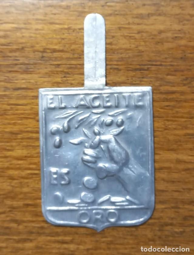 Militaria: Emblema auxilio social, METALICO, V HITOS, N&ordm; 5, EL ACEITE ES ORO