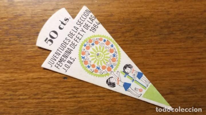 Militaria: Emblema auxilio social, 50 cts, JUVENTUDES DE LA SECCION FEMENINA DE FET Y DE LAS JONS, 1964