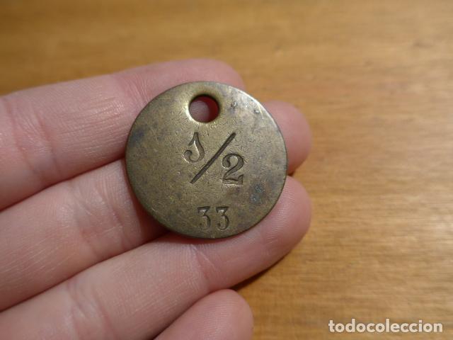 Militaria: Antigua insignia o chapa a identificar 1/2 33 ???